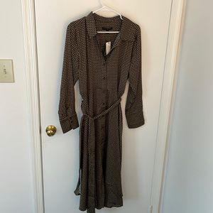 BR flowly satin dress